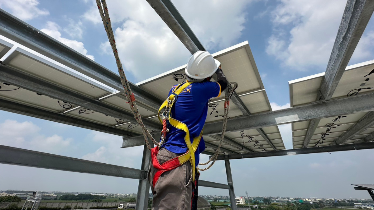 solar-steel-structure-construction solar-steel-structure-construction